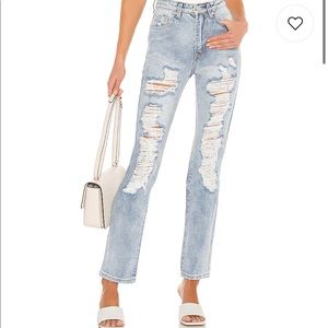 revolve. Patty Distressed Jean in Denim in Medium Wash.